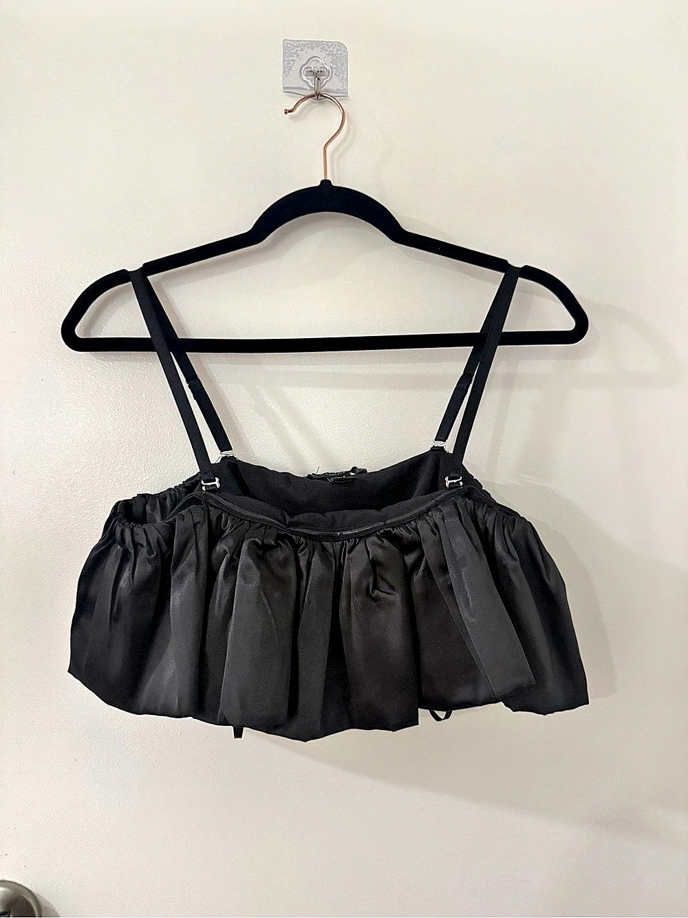 Forever 21 Black Strappy Crop Top Size Small Like New